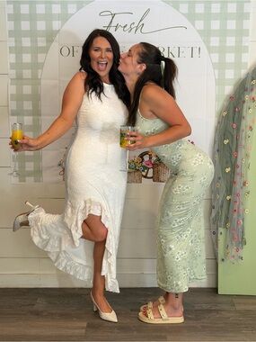 Sleeveless White Lace Maxi Dress with Ruffled Hem